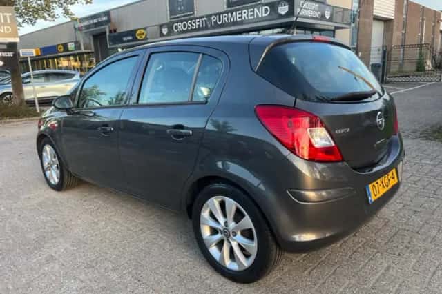 Opel Corsa (2012) thumbnail 4