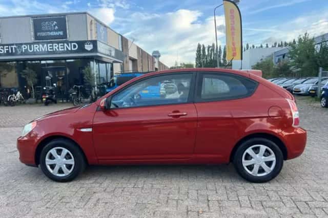 Hyundai Accent (2007) thumbnail 3