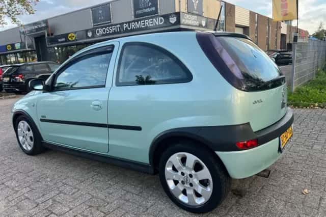 Opel Corsa (2001) thumbnail 3
