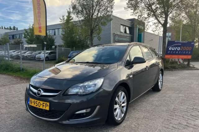 Opel Astra (2013) thumbnail 1