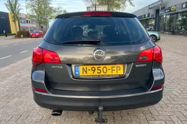 Opel Astra (2013) thumbnail 5