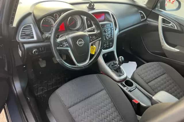 Opel Astra (2013) thumbnail 6