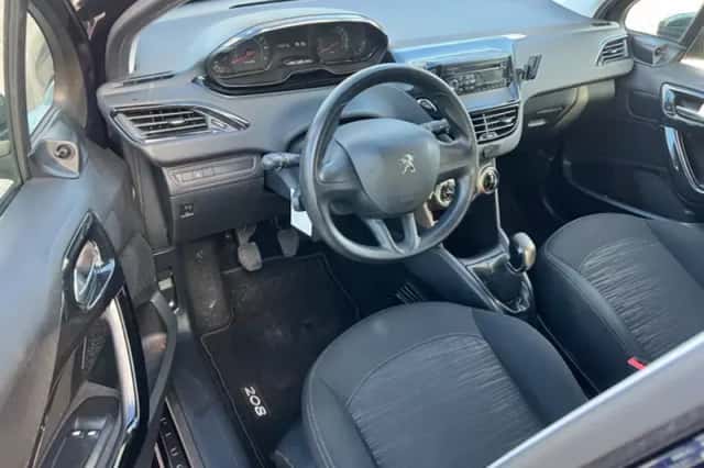 Peugeot 208 (2014) thumbnail 5