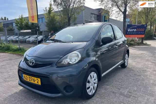 Toyota Aygo (2012) thumbnail 1