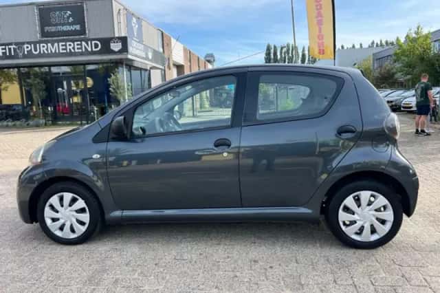 Toyota Aygo (2012) thumbnail 3