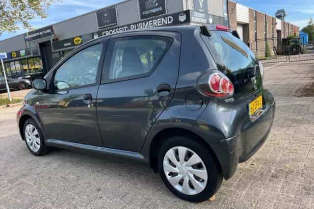 Toyota Aygo (2012) thumbnail 4