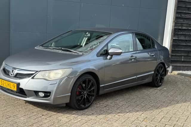 Honda Civic (2010) thumbnail 2