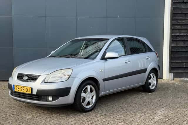 Kia Rio (2005) thumbnail 2
