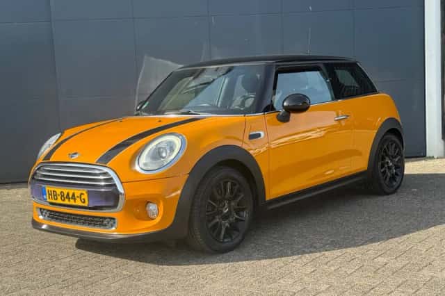 MINI Cooper (2015) thumbnail 2