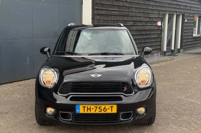 MINI Countryman (2013) thumbnail 4