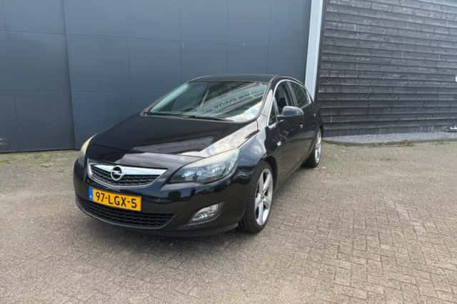 Opel Astra (2010) thumbnail 2