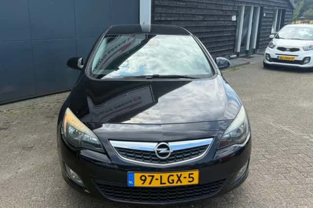 Opel Astra (2010) thumbnail 6