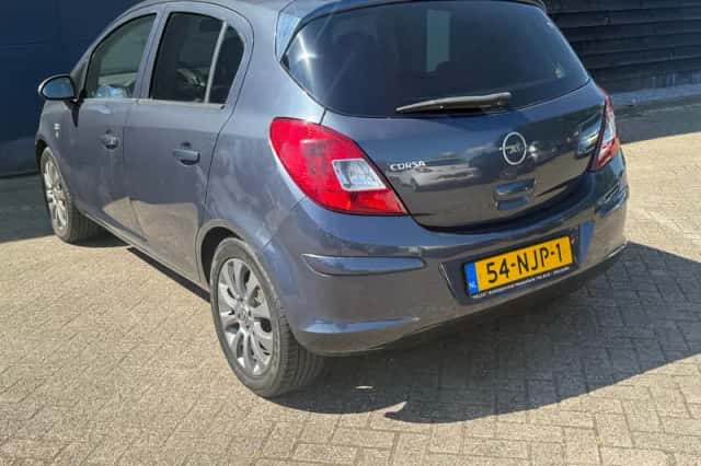 Opel Corsa (2010) thumbnail 4