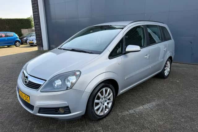 Opel Zafira (2007) thumbnail 2