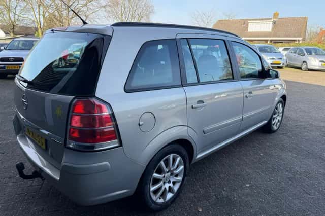 Opel Zafira (2007) thumbnail 4