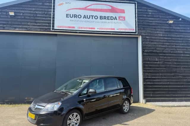 Opel Zafira (2010) thumbnail 1