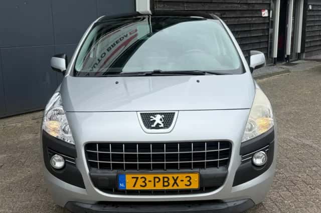 Peugeot 3008 (2011) thumbnail 3