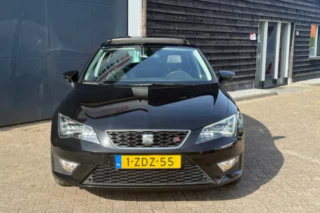 SEAT Leon (2015) thumbnail 3