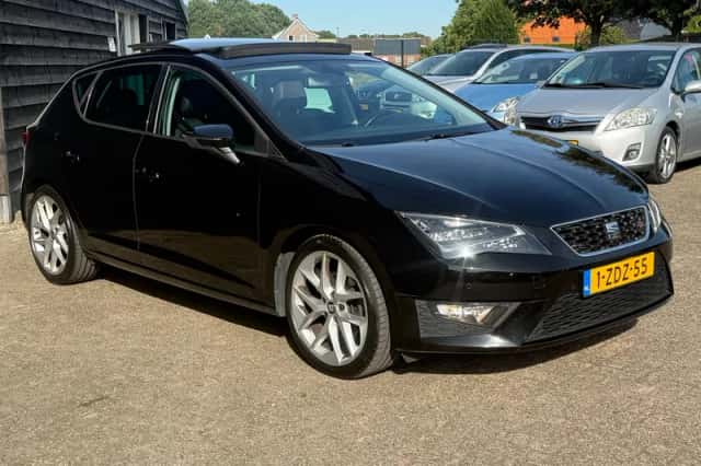 SEAT Leon (2015) thumbnail 4