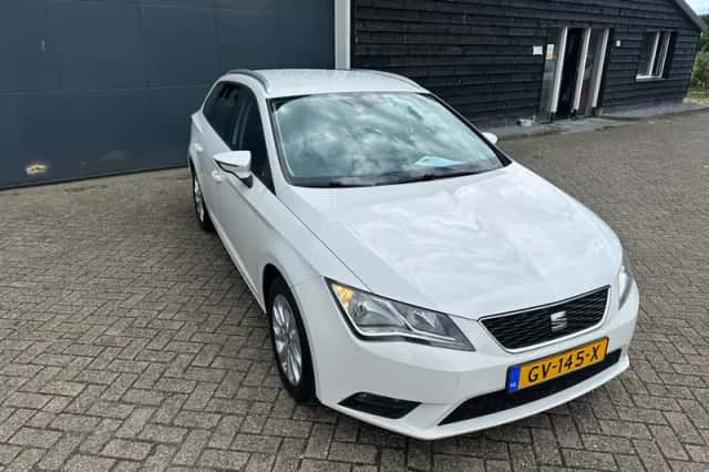 SEAT Leon (2015) thumbnail 3