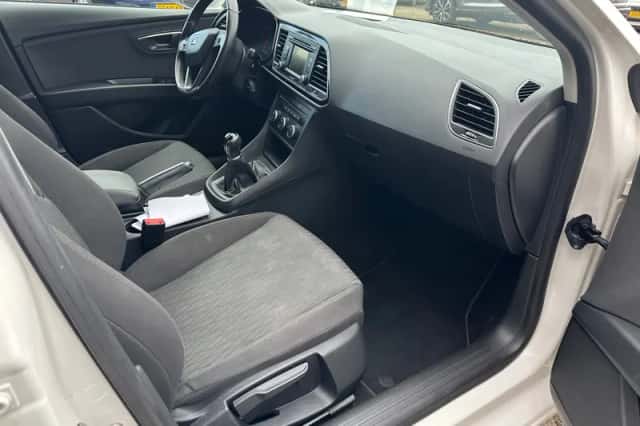 SEAT Leon (2015) thumbnail 4