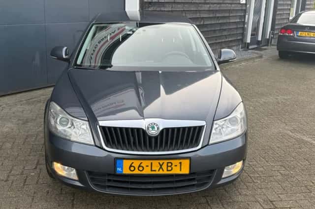 Škoda Octavia (2010) thumbnail 2
