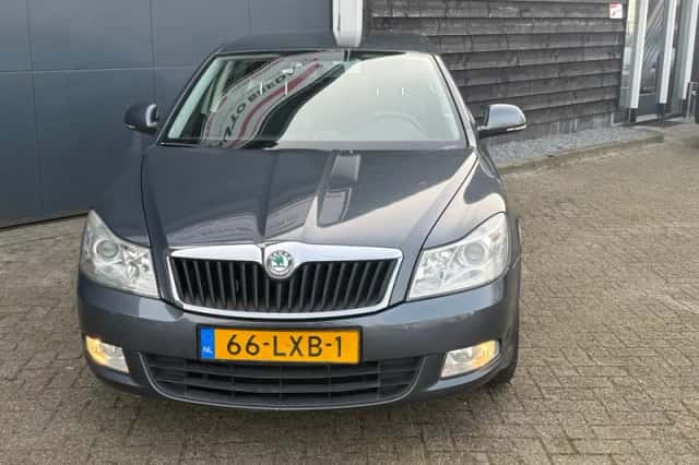Škoda Octavia (2010) thumbnail 4