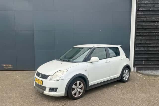 Suzuki Swift (2008) thumbnail 1