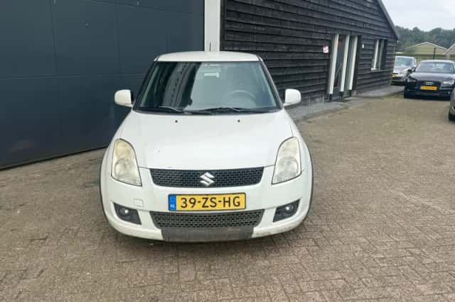 Suzuki Swift (2008) thumbnail 2