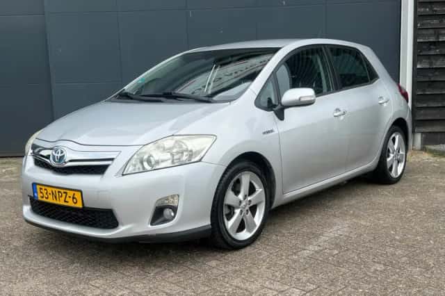 Toyota Auris (2010) thumbnail 2
