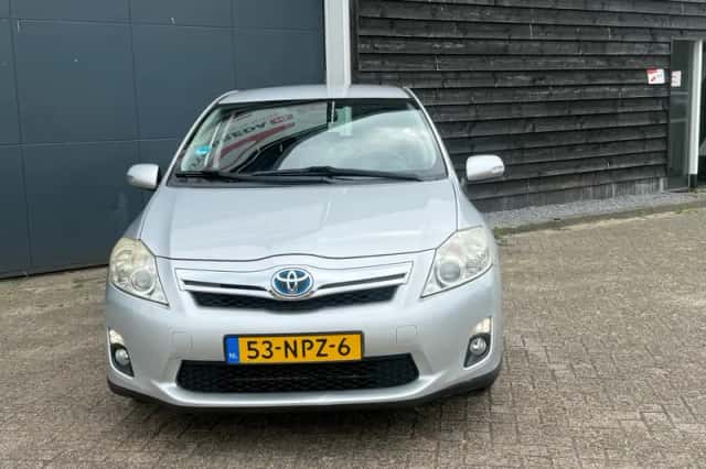 Toyota Auris (2010) thumbnail 3