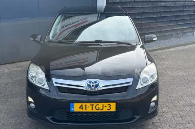 Toyota Auris (2012) thumbnail 4