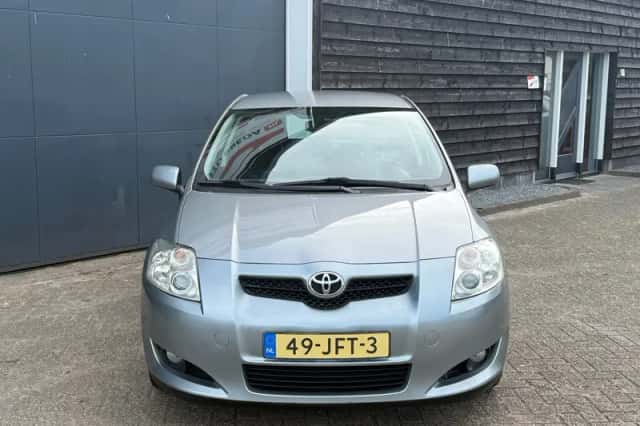 Toyota Auris (2009) thumbnail 4