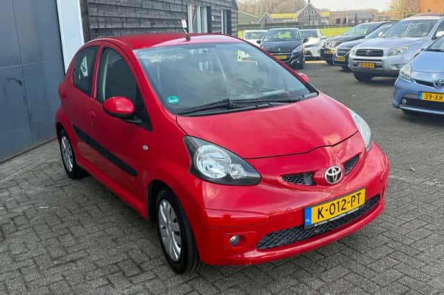 Toyota Aygo (2008) thumbnail 3