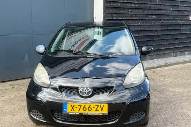 Toyota Aygo (2011) thumbnail 3