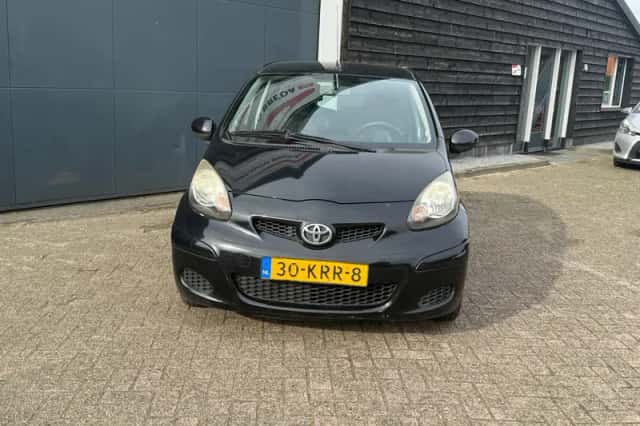 Toyota Aygo (2010) thumbnail 3