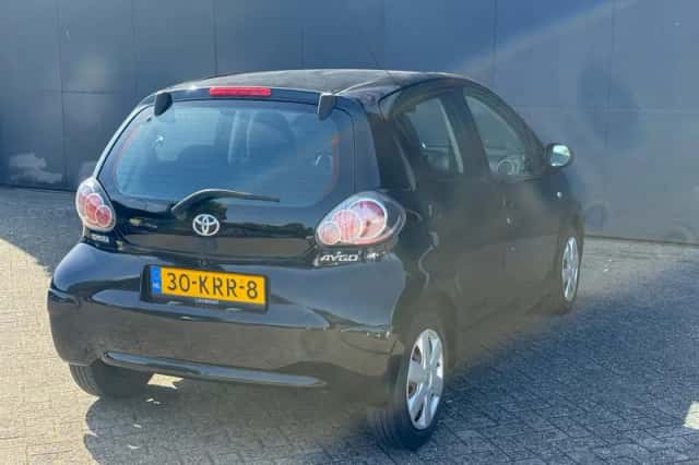 Toyota Aygo (2010) thumbnail 6