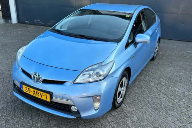 Toyota Prius (2012) thumbnail 2