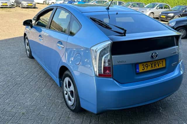 Toyota Prius (2012) thumbnail 5