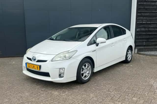 Toyota Prius (2010) thumbnail 2