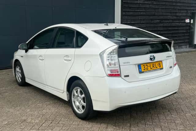 Toyota Prius (2010) thumbnail 3