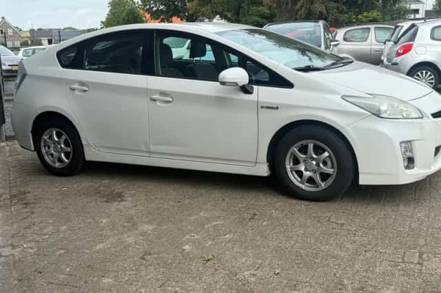 Toyota Prius (2010) thumbnail 4