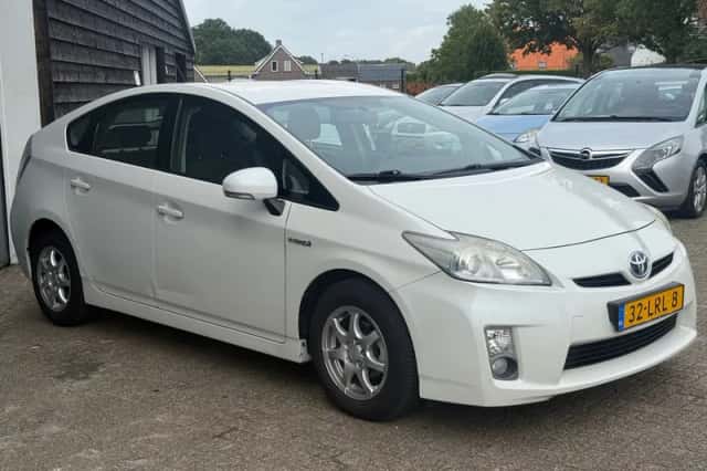 Toyota Prius (2010) thumbnail 5