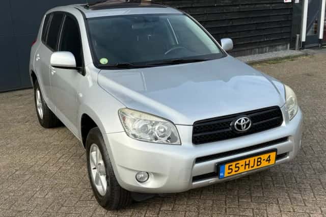 Toyota RAV4 (2006) thumbnail 4