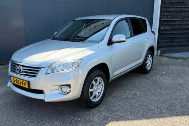 Toyota RAV4 (2012) thumbnail 2