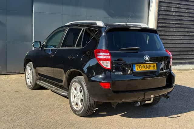 Toyota RAV4 (2010) thumbnail 5