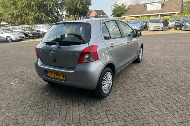 Toyota Yaris (2006) thumbnail 4