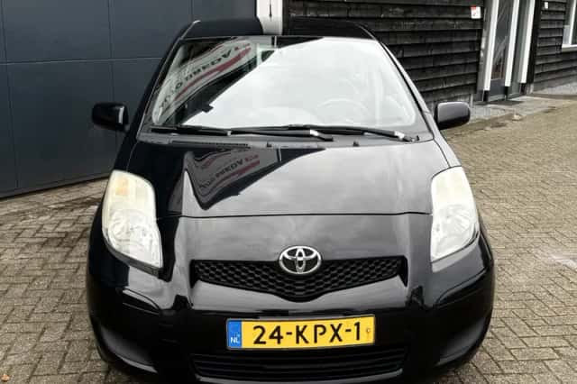 Toyota Yaris (2010) thumbnail 6