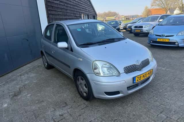 Toyota Yaris (2004) thumbnail 6