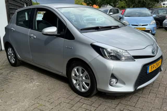 Toyota Yaris (2013) thumbnail 4